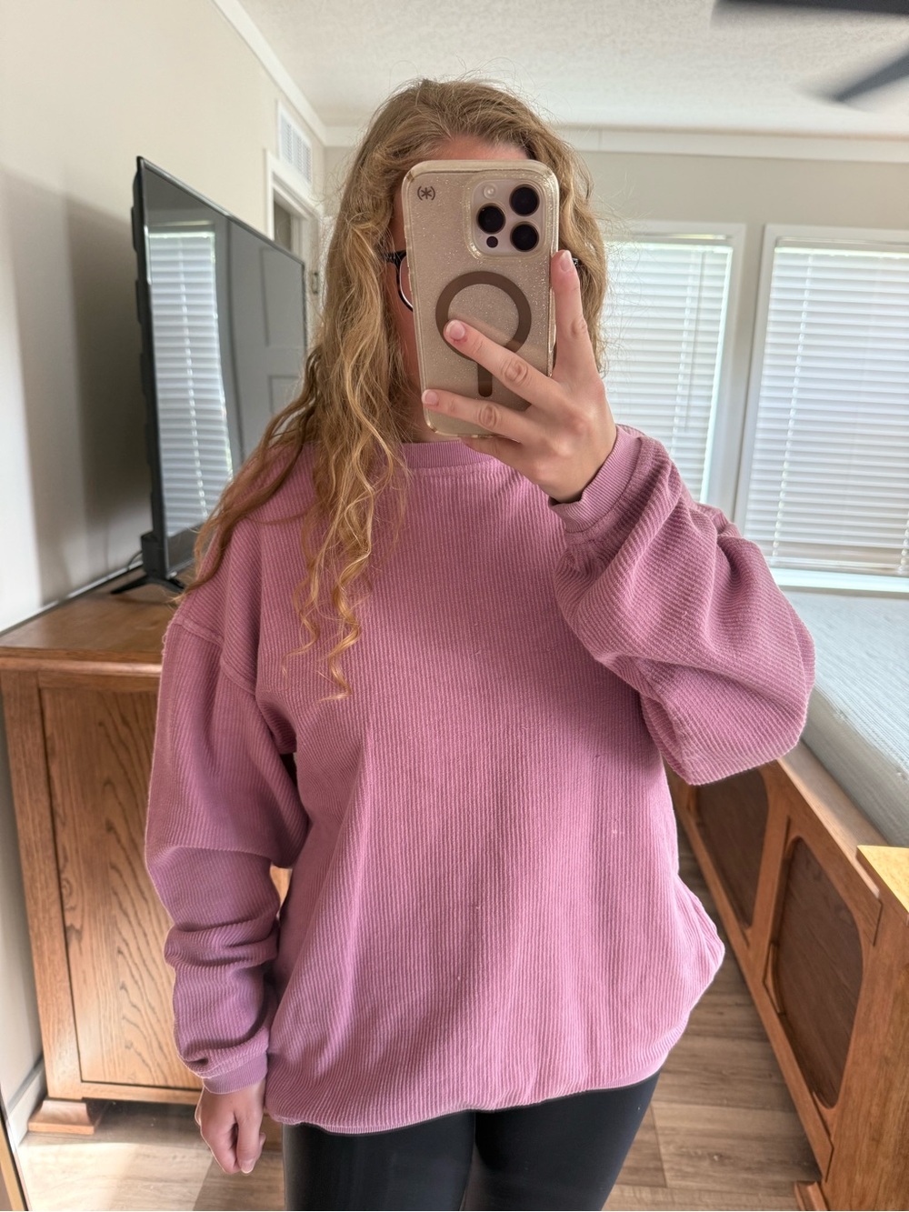 Southern Shirt Company pink ribbed sweater. Has a good bit of pulls/snags Size M